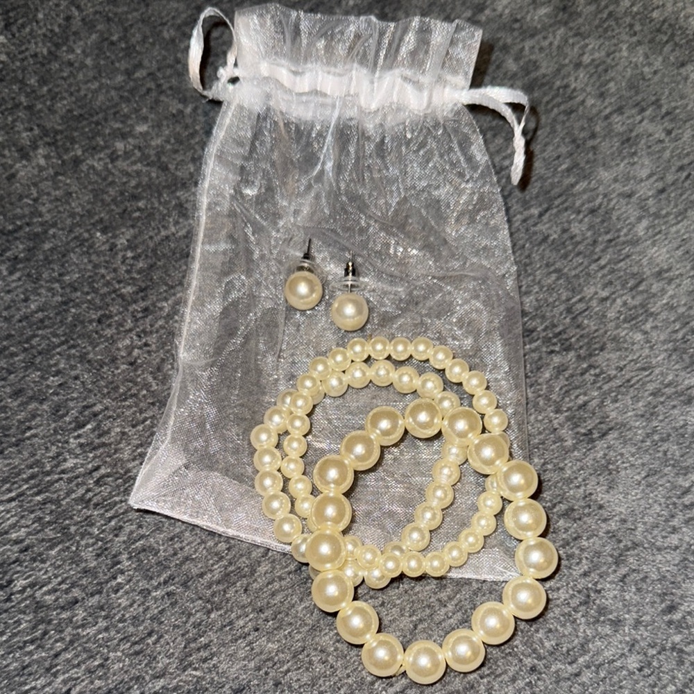 Pearl Bracelet & Stud Earring Set - Picture 2 of 5